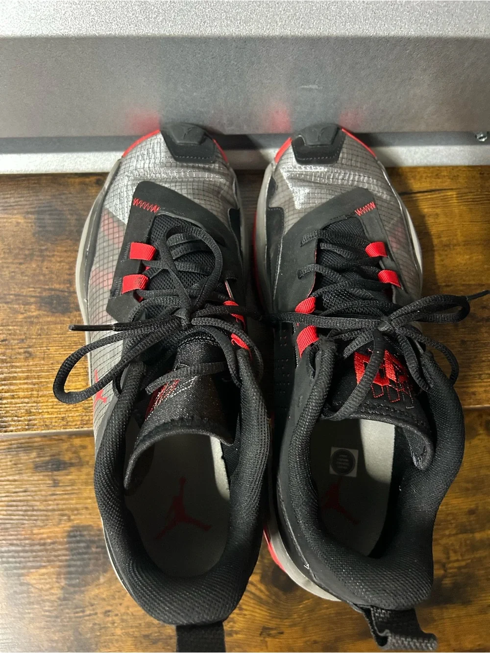 Jordan Kids Low-Top Sneakers in Black and Red